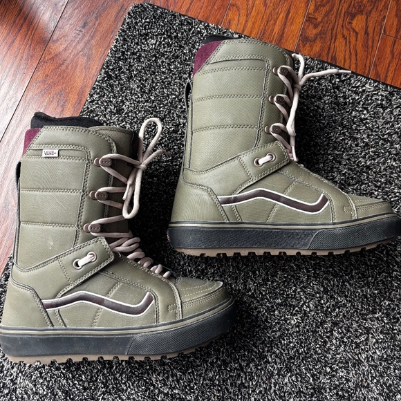 Women’s Vans Lace-Up Snowboard Boots - Picture 4 of 10